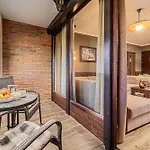 Komlo Hotel