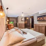 Komlo Hotel