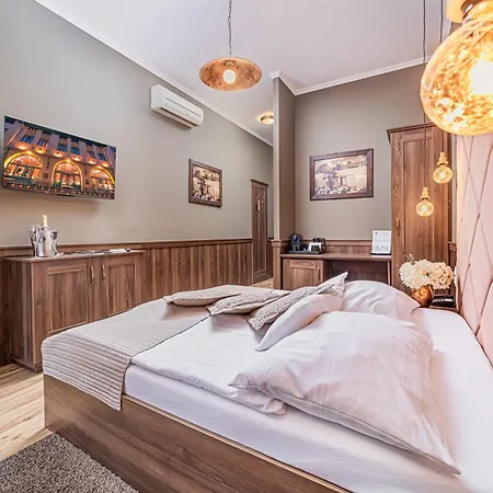 Hotel Komlo Gyula