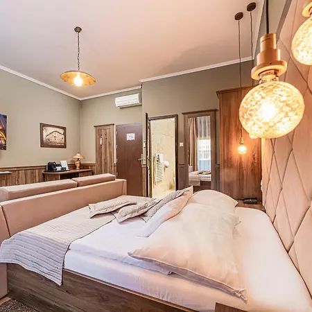 Hotel Komlo Gyula