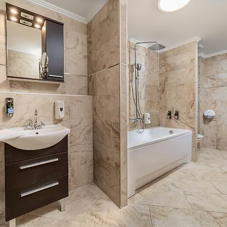 Komló Hotel 4*