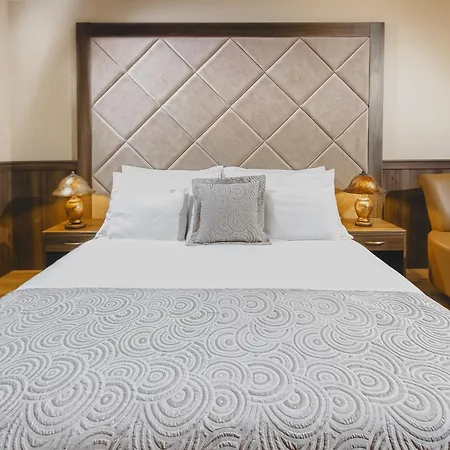 Komlo Hotel