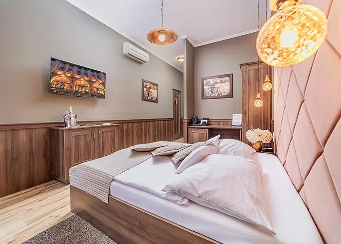 Hotel Komlo Gyula
