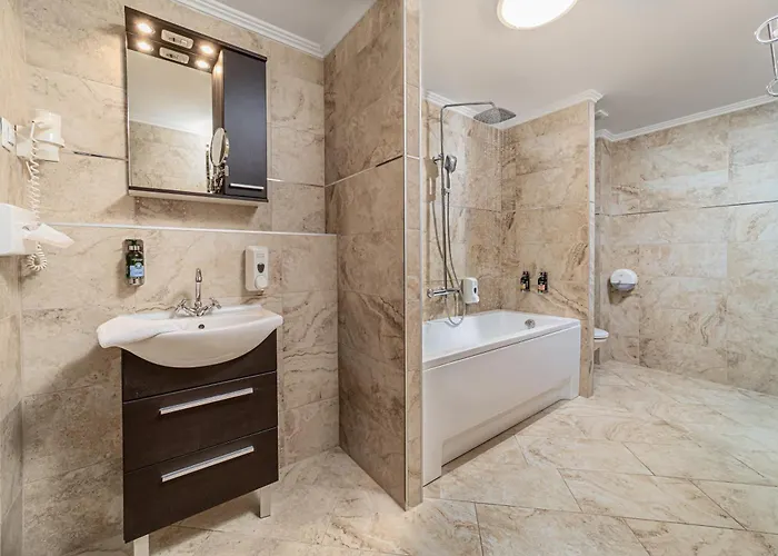 Komlo Hotel 4*